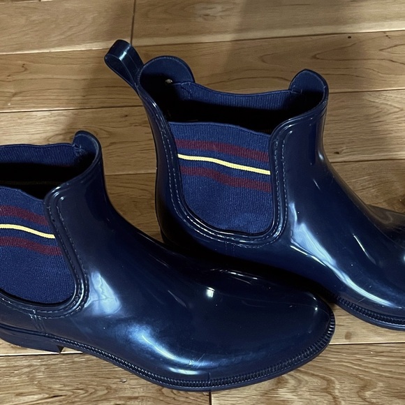 !!⚫️SOLD⚫️!! Tommy Hilfiger navy rain boots - size 39 (8.5) - Picture 2 of 7